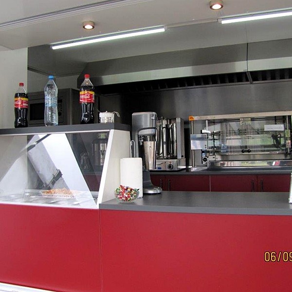 Przyczepa gastronomiczna - kontenery specjalistyczne i specjalne Bannert