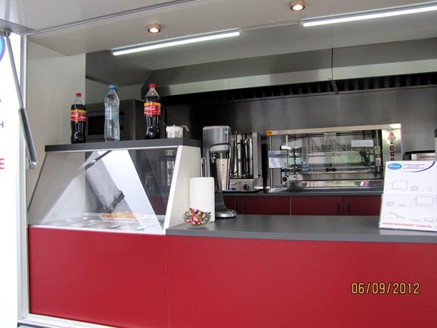 Przyczepa gastronomiczna - kontenery specjalistyczne i specjalne Bannert