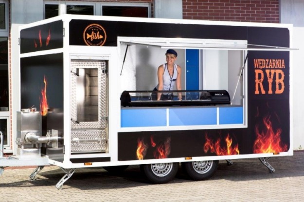 Przyczepa wędzarnia ryb - kontenery specjalne Bannert