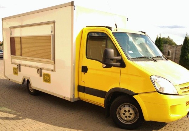 Samochód gastronomiczny żółty - nadwozia specjalne