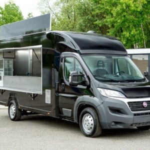 Samochód gastronomiczny czarny - nadwozia specjalne Bannert