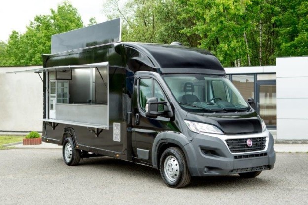 Samochód gastronomiczny czarny - nadwozia specjalne Bannert