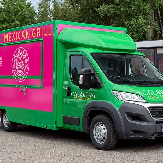 Samochód gastronomiczny zielony - nadwozia specjalne