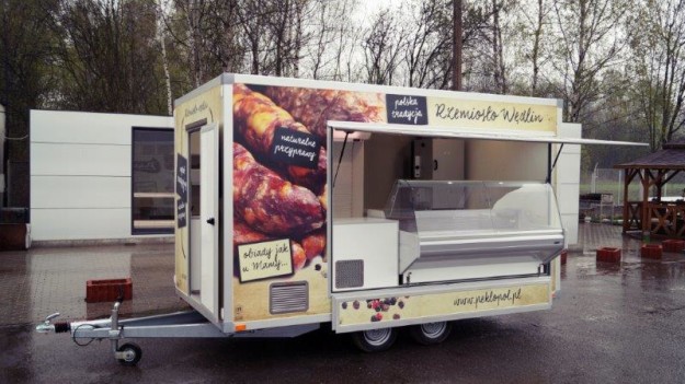 Przyczepa gastronomiczna Peklopol - kontenery specjalistyczne Bannert