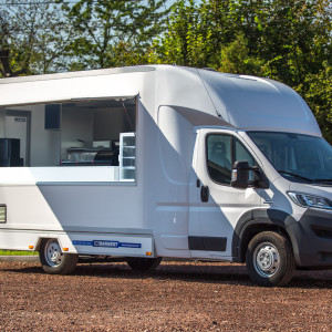 Samochód gastronomiczny Bannert - nadowiza i zabudowy specjalistyczne