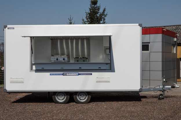 Przyczepa gastronomiczna Bannert - kontenery specjalne