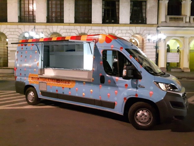 Samochody do sprzedaży lodów - zabudowy specjalistyczne