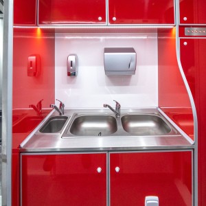 Przyczepa gastronomiczna z wyposażeniem 4,5m