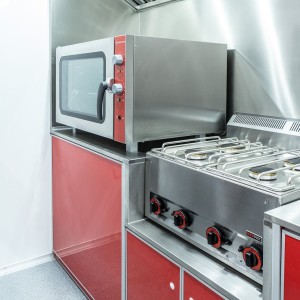 Przyczepa gastronomiczna z wyposażeniem 4,5m