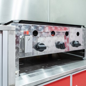 Przyczepa gastronomiczna z wyposażeniem