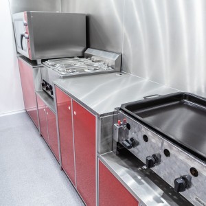 Przyczepa gastronomiczna z wyposażeniem 4,5m