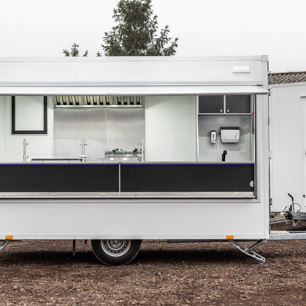Przyczepa gastronomiczna z wyposażeniem - kontenery specjalistyczne