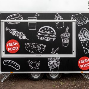 przyczepa gastronomiczna z wyposażeniem