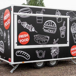 przyczepa gastronomiczna z wyposażeniem