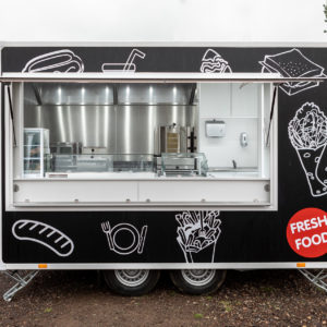 przyczepa gastronomiczna z wyposażeniem