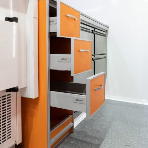 przyczepa gastronomiczna do wędzenia szafki