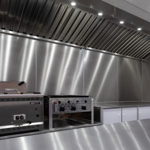 wnętrze przyczepy do sprzedaży ryb