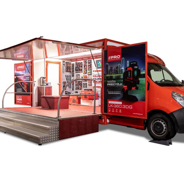 samochód wystawowy z narzędziami