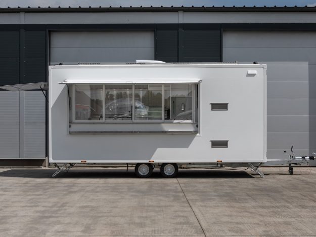 przyczepa z toaletą