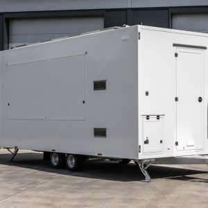 przyczepa z toaletą