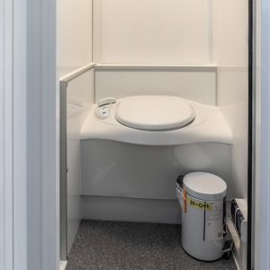 przyczepa z toaletą