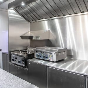 meble nierdzewne w przyczepie