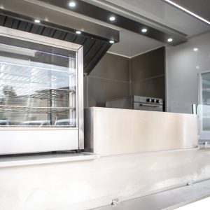 meble nierdzewne w przyczepie