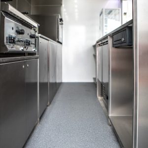 meble nierdzewne w przyczepie