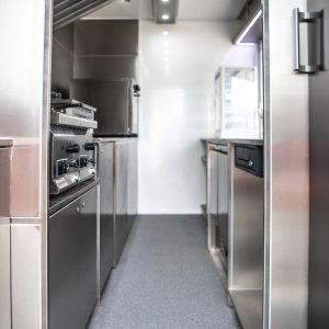 meble nierdzewne w przyczepie