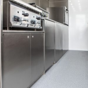 meble nierdzewne w przyczepie