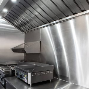 meble nierdzewne w przyczepie